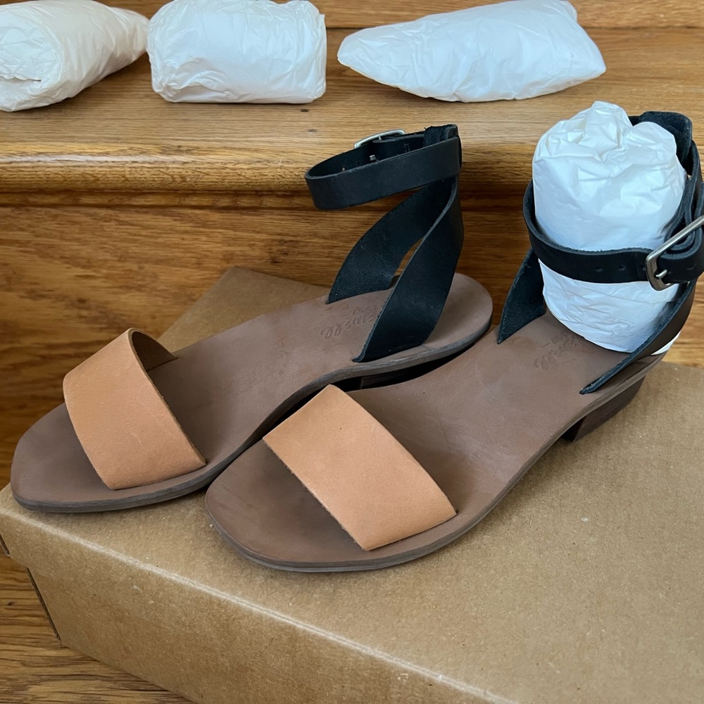 Madewell Camel and Black Ankle strap sandals size 5